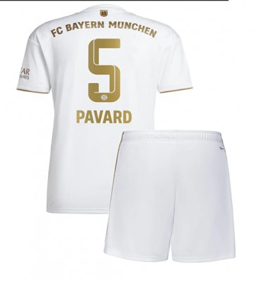 Bayern Munich Benjamin Pavard #5 Bortedraktsett Barn 2022-23 Kortermet (+ Korte bukser)